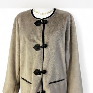 Brand New 🆕. Tahari Tan Teddy Jacket with Black Trim. A stunning piece